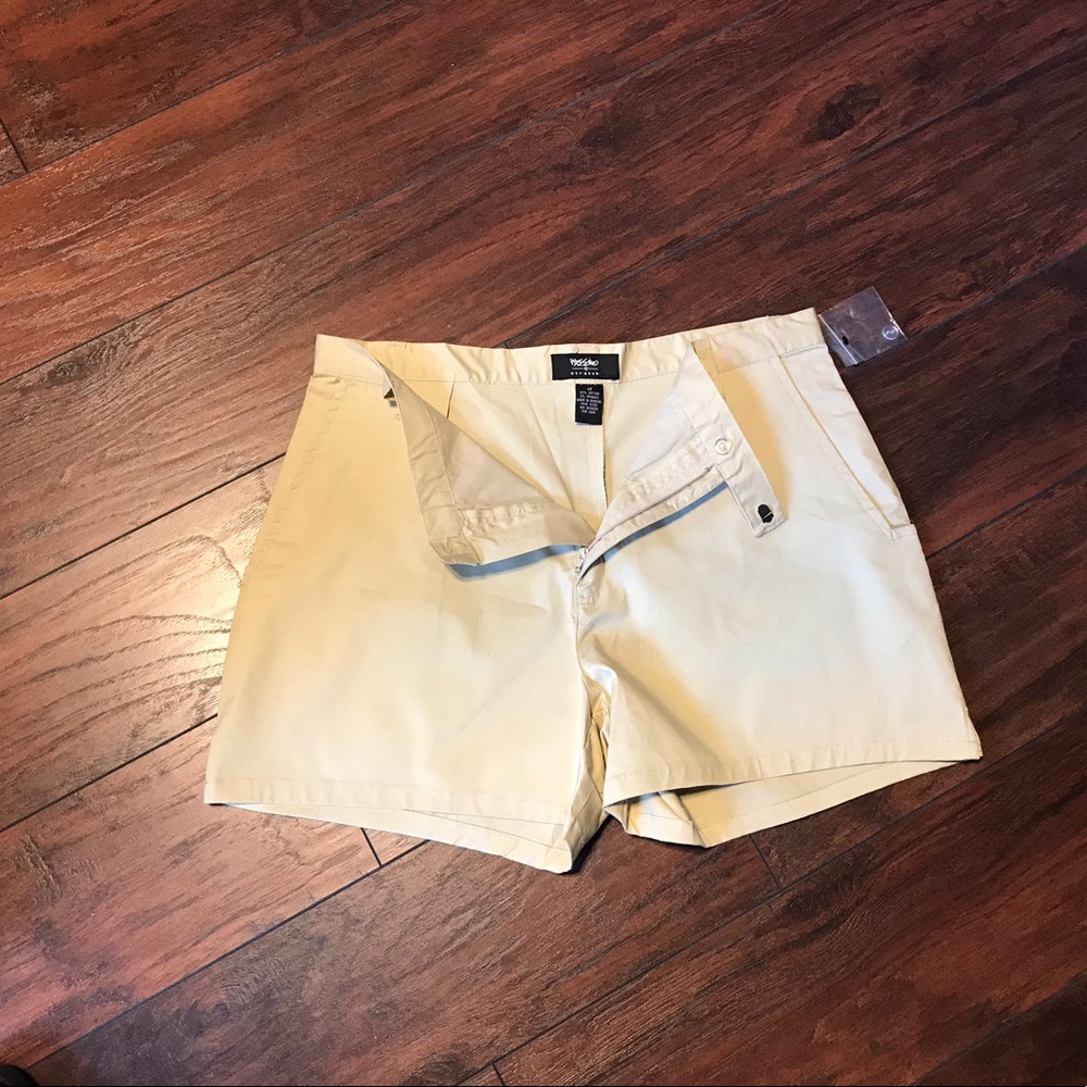 Mossimo Shorts - Picture 2 of 3